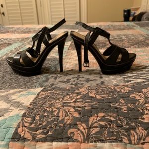 Black Gianni Bini heels 7.5
